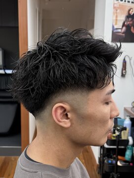 ザデイトウキョウ 表参道 青山(THE DAY TOKYO) MEN’S/サーフカール/刈り上げセンターパート/表参道駅/青山