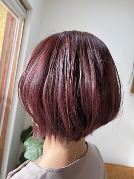 エルフゥ(Elle fou) Wカラー　ピンクベージュ　ショートボブ　くびれカット