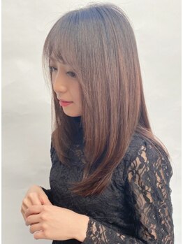 シュナ バイ レオネ 青森桂木店(SHUNA by Leone)の写真/カラーと同時にたっぷりの栄養を補給。地肌ケアもしながら染めるたびに髪がつや髪に。