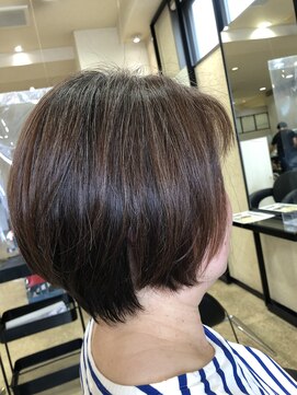 エイチ エアー ダヴ H air DAV調布北口 グラデーションショート。