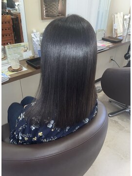 コアフィールフィス(COIFFURE fils) 《見附　今町》M3D 艶カラー　ストレート