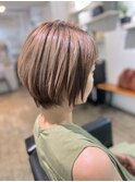 小顔ショートボブ丸みショート×パープルブラック白髪ぼかし