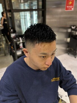 フランクスバーバーザスタンド(Frank’s barber the stand) メンズバーバーフェードショートマッシュセンターパートF