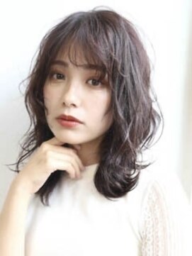 ゆるウェーブ×透け感レイヤーミディ