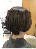 軽やか柔らかな質感のボブへブリーチONカラー。アッシュベージュ
