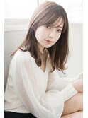 流し前髪が可愛いミディアムボブ