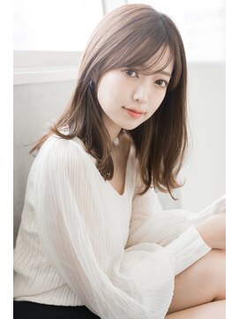 トッカ ヘアアンドトリートメント 難波店 流し前髪が可愛いミディアムボブ