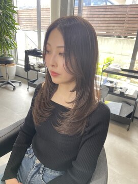 たっぷりレイヤーと透明感カラー担当者浜辺海斗