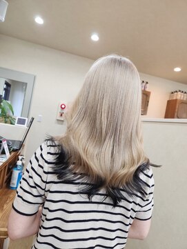 ミラシィ 成田(Mirashy) ハイライトカラーミルクティーベージュレイヤーカット