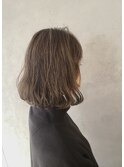 グレージュ×ミディアムレイヤー