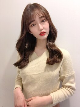 パランケイビューティー シンジュク(PALAN K-Beauty)の写真/韓国ヘアと言えばミディアムロング♪顔周りカットで結んだ時も小顔に。エギョモリ、ヨシンモリも人気◎