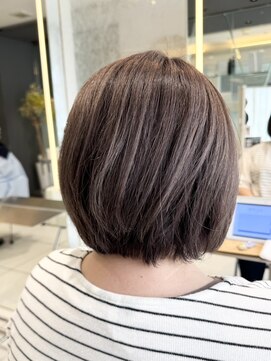 ザザ 高田馬場(ZA/ZA) 白髪ぼかしボブ