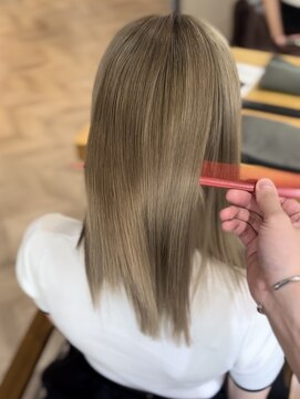 アルバ ヘアリゾート(ALBA) 黒髪カタログ/クラゲヘアー/オリーブグレー/三鷹