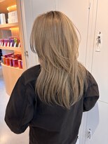 シダ(sida SAIIN)&nbsp;20代30代レイヤーセミロングブリーチベージュ