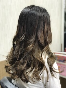 トゥエンティーフォー 和泉店(24) グラデーションカラー