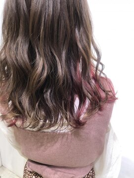 フリーラ 表参道(freera) 艶カラー×インナーカラー《飯島優衣》