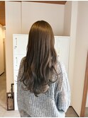 オリーブベージュ