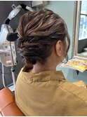 ショートヘアもねじねじアップ