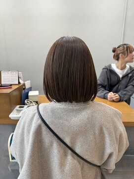 ぱつっと長めボブ