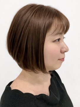 ウォーターリリー(Water Lily) ツヤ感ナチュラル前下がりショートボブ