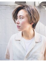 ピズム(PISM) 前髪センターパート耳かけ小顔ショート/オリーブカラー