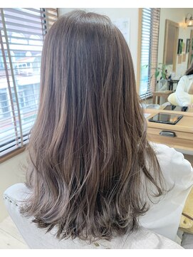 アン アミゥ(Un amiw.) シアベージュ