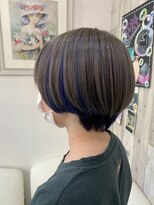 トムキャット(TOM CAT)&nbsp;ケアブリーチ　インナーカラー　ブルー　ショートボブ