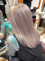 リムレスバイサンク 万代 新潟駅(LIMLESS by cinq) ミルクティーベージュレイヤーインナーカラーグレージュカラー