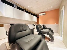 フルフラットのシャンプー台で極上のヘッドスパ体験♪