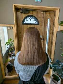 クイーン(Queen)の写真/髪に負担の少ない薬剤が髪に残留しないように施術いたします。ダメージを最小限に抑えた施術が◎