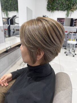 アース 四街道もねの里モール店(EARTH coiffure beaute) ショート×ハイライト