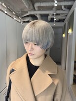 ムーム(Momb)&nbsp;ホワイトベージュにコバルトブルーのデザイン