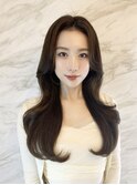 センターパート中華美女ワンホンヘア×ダークカラー