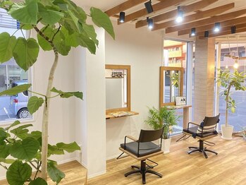 カーム( Calm)の写真/【松山市駅徒歩3分】【キッズスペース有】セット面2席のアットホームな空間◎経験豊富な女性Stylist在籍！