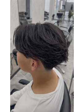 オム ブランシェ(HOMME BLANCHE’) 【SEIRA】フェザーパーマ×テーパーフェード