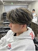 刈り上げセンターパートテーパーフェードカットニュアンスパーマ