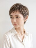 横顔まで美しく整う、上品で洗練された大人のピクシーショート