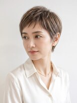 シオミエイチ タイムレス 垂水(shiomi H timeless) 横顔まで美しく整う、上品で洗練された大人のピクシーショート