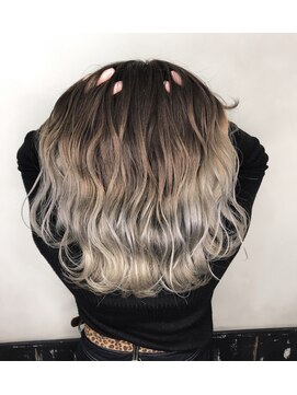 オースト ヘアー ステラ 新宿店(Aust hair Stella) シルキーベージュ　ホワイトアッシュ、グラデーション　新宿