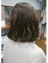 ウィーク 梅田(UiiC)&nbsp;くすみ系透明感オリーブベージュボブ