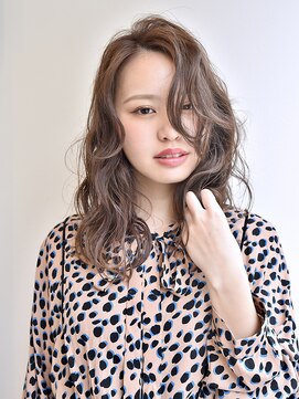 ヘアーリゾートテラス(hair resort terrasse) ロング×波ウェーブ色っぽヘーゼルアッシュベージュ長めバング