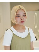 10代20代ブロンドヘアミニボブボブスタイル