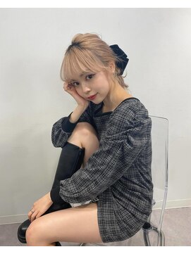 ユーフォリア 渋谷グランデ(Euphoria SHIBUYA GRANDE) ハイトーン　ブロンドヘア　レイヤーカット　ポニーテール　YUKI