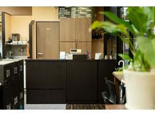 エックス 淵野辺(EX)の雰囲気(お客様用ロッカーにグリーンをそえて)