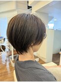 大人女性に人気！襟足スッキリの美シルエットショート