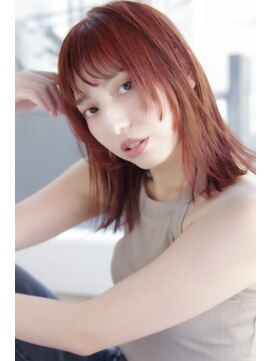 キャラ(kyala.) 耳かけが可愛い!うぶ毛風前髪ナチュラル外ハネミディ
