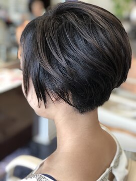 ヘアメイク ミラー(Hair Make MIRROR) 丸みショート