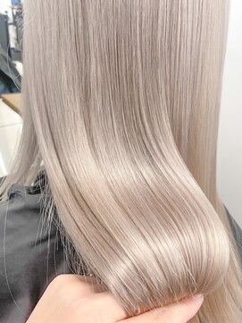 ミラ 新宿(MILA) ホワイトブロンド/ホワイトベージュ/ミルクティーベージュ