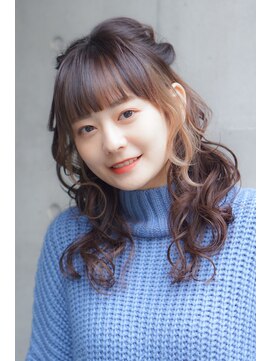 ウォークヘアーリリィ(Walk hair lily) 波巻きハーフアップアレンジ