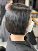ショートカットショートボブミルクティーベージュカラー前髪なし